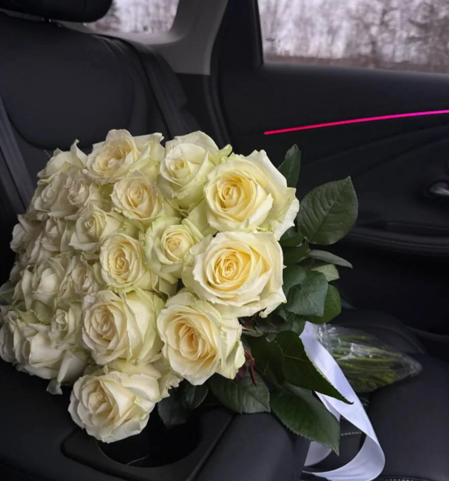 Букет из 50 персиковых роз