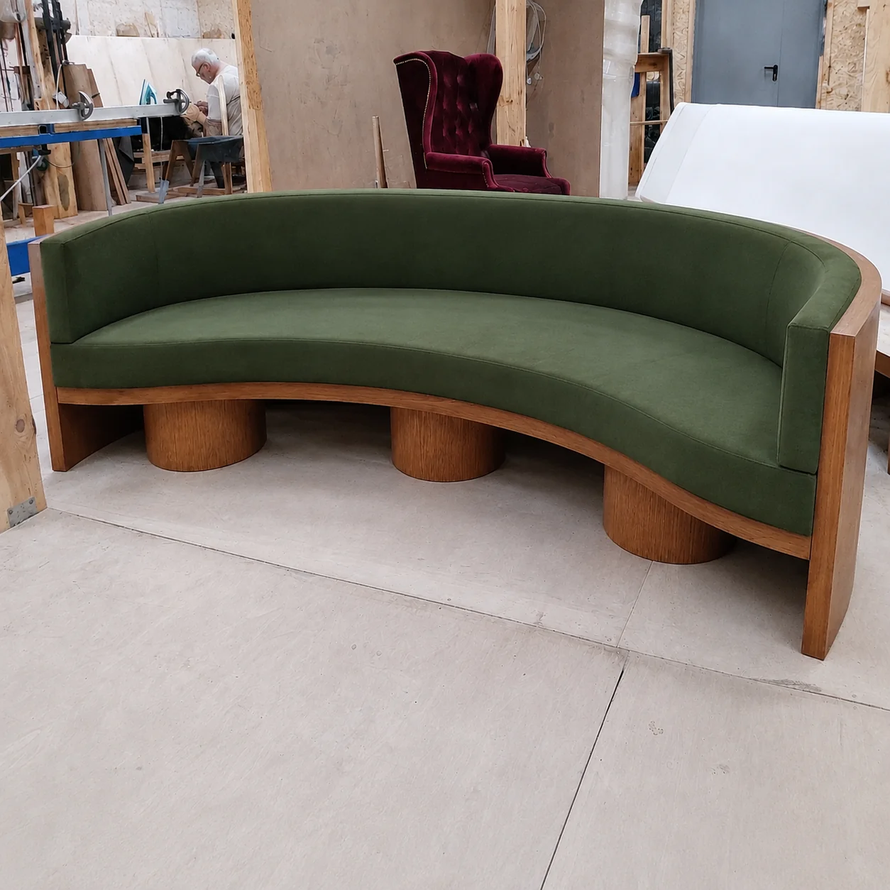 Полукруглый диван 17