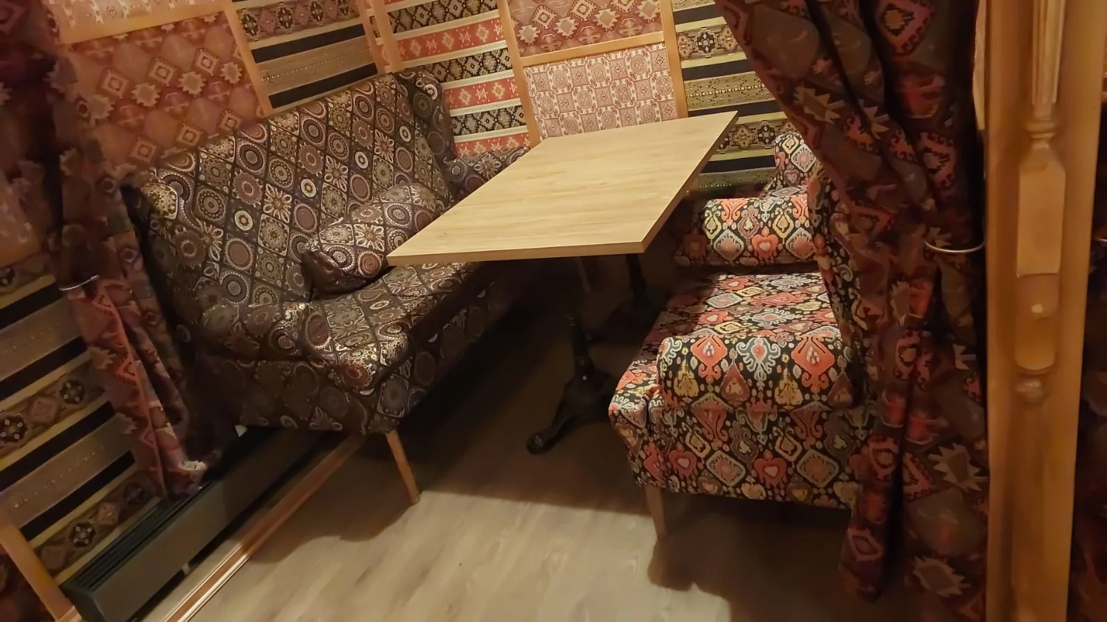 Диван для чайханы 75
