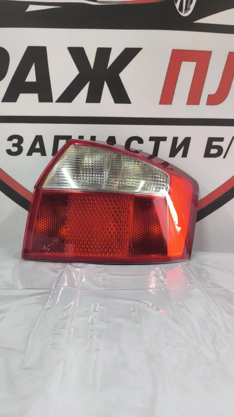 Фонарь задний правый Audi A4 B6