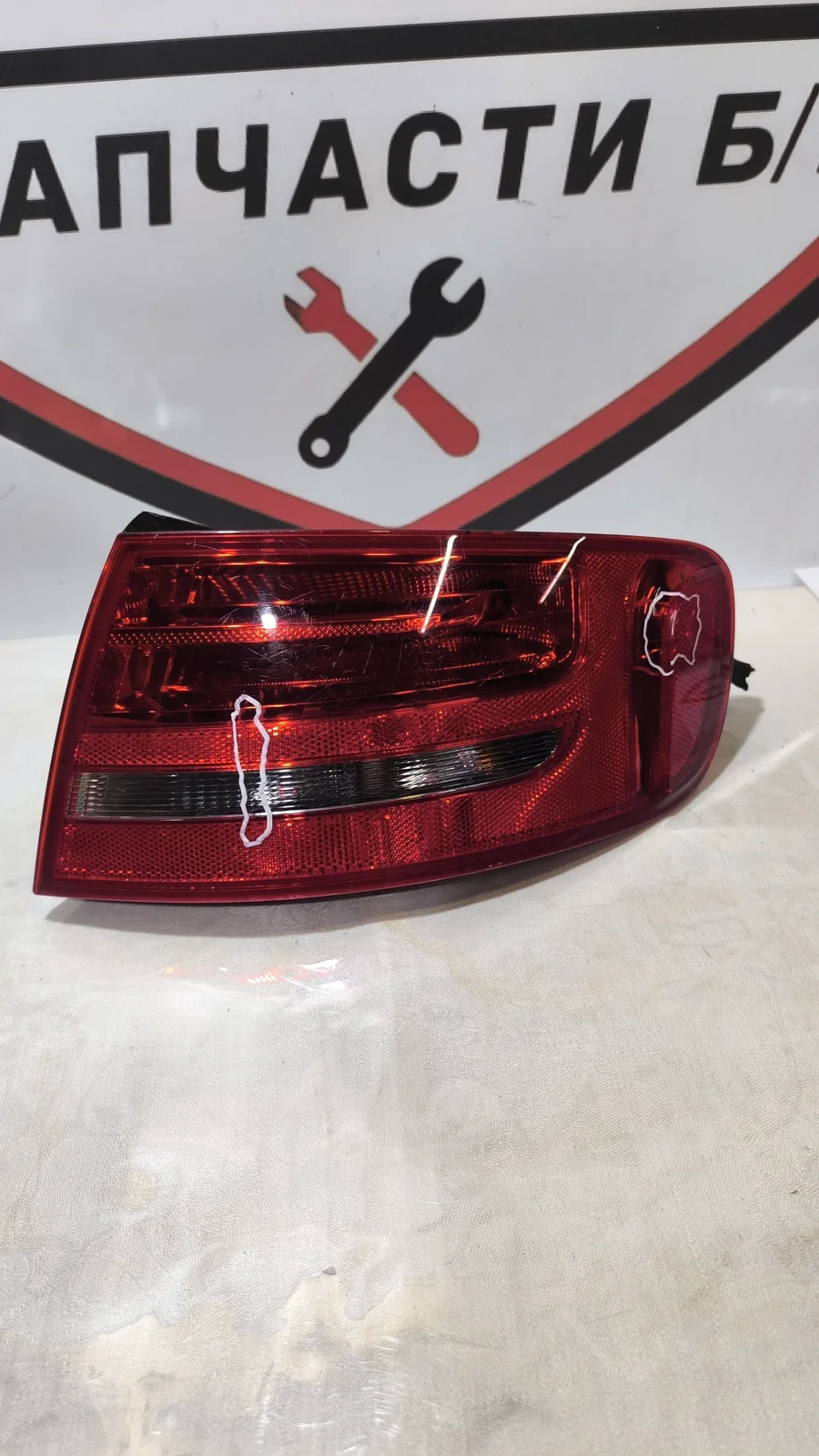 Фонарь задний правый Audi A4 B8