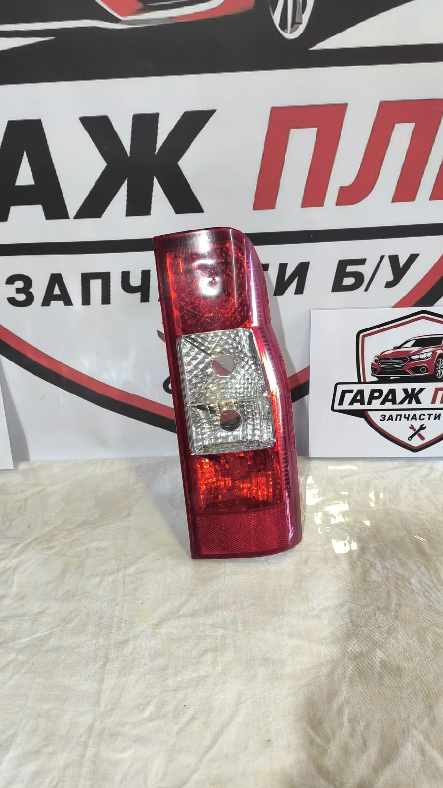 Фонарь задний правый Ford Transit