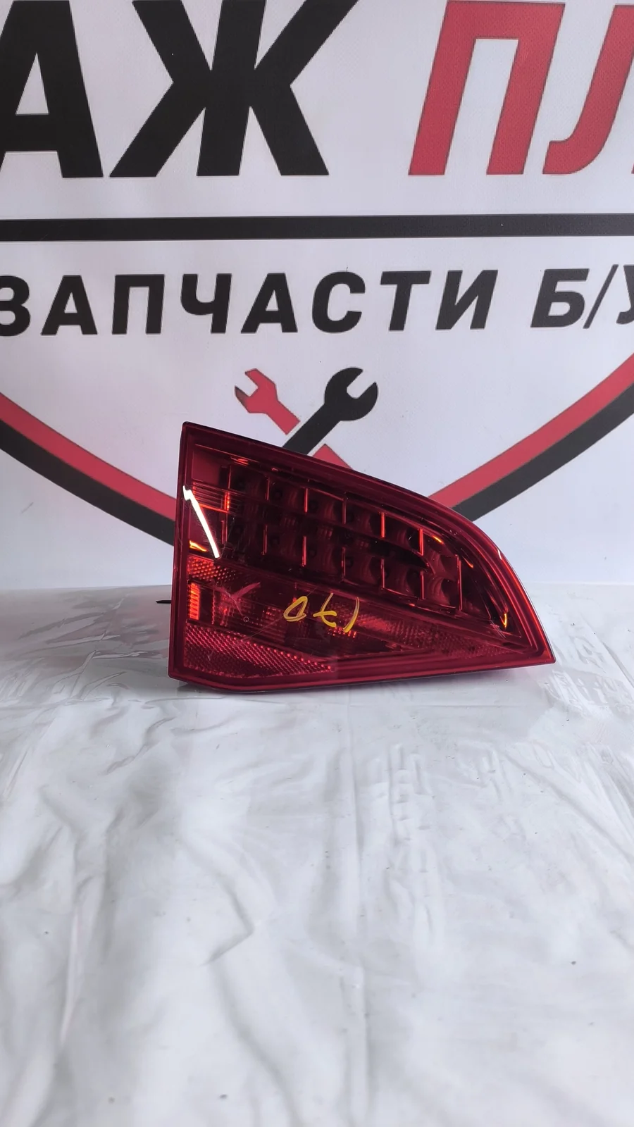 Фонарь задний левый в крышку Audi A4 B8