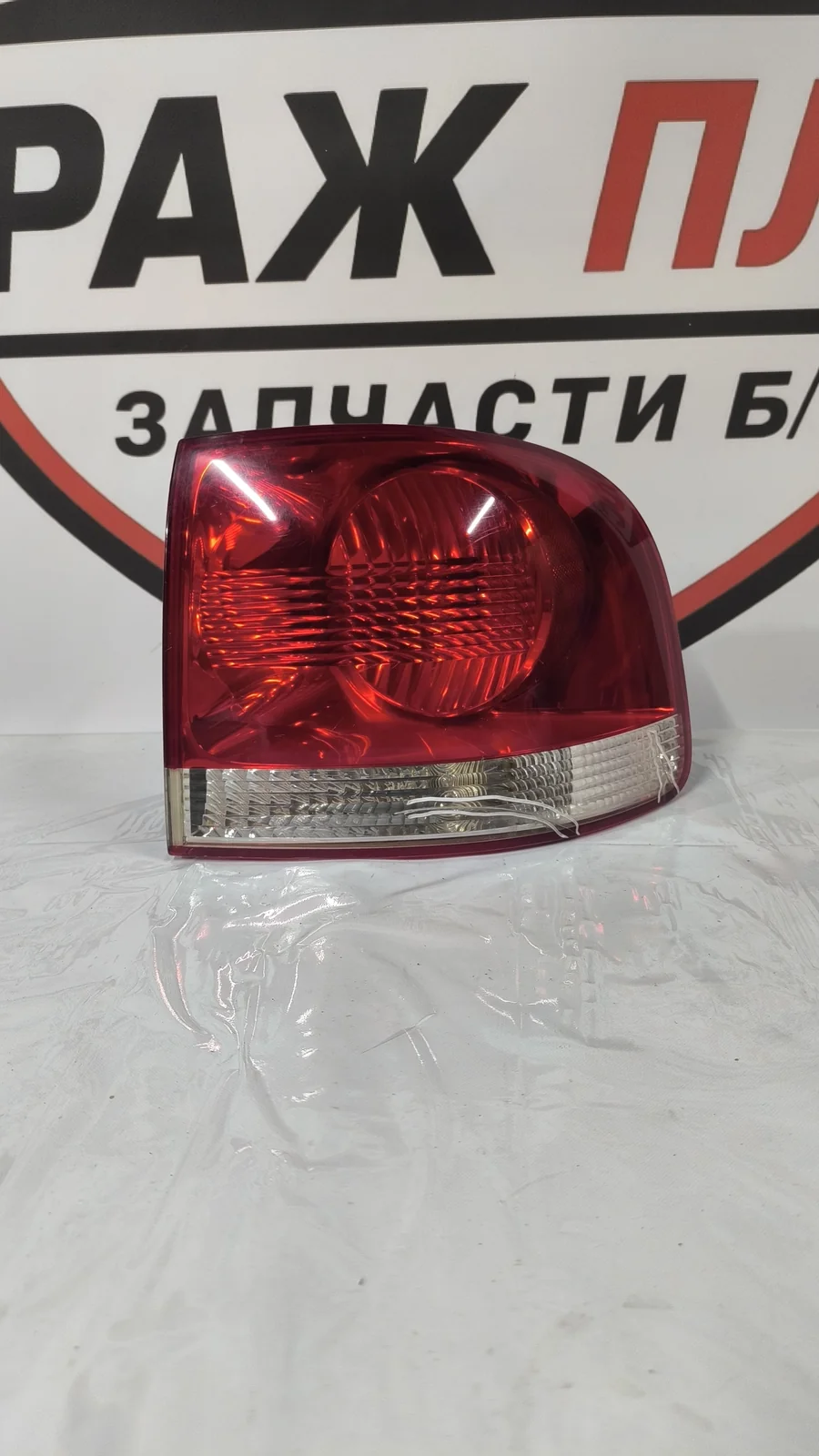 Фонарь задний правый VW Touareg 1