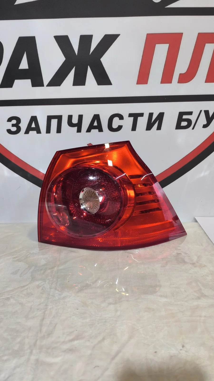 Фонарь задний правый VW Golf 5