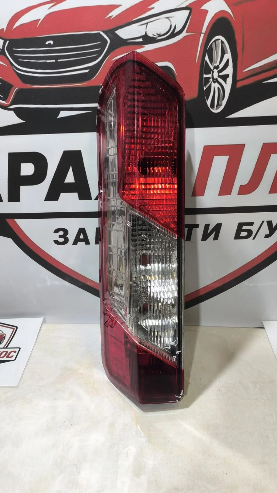 Фонарь задний левый Ford Transit 8