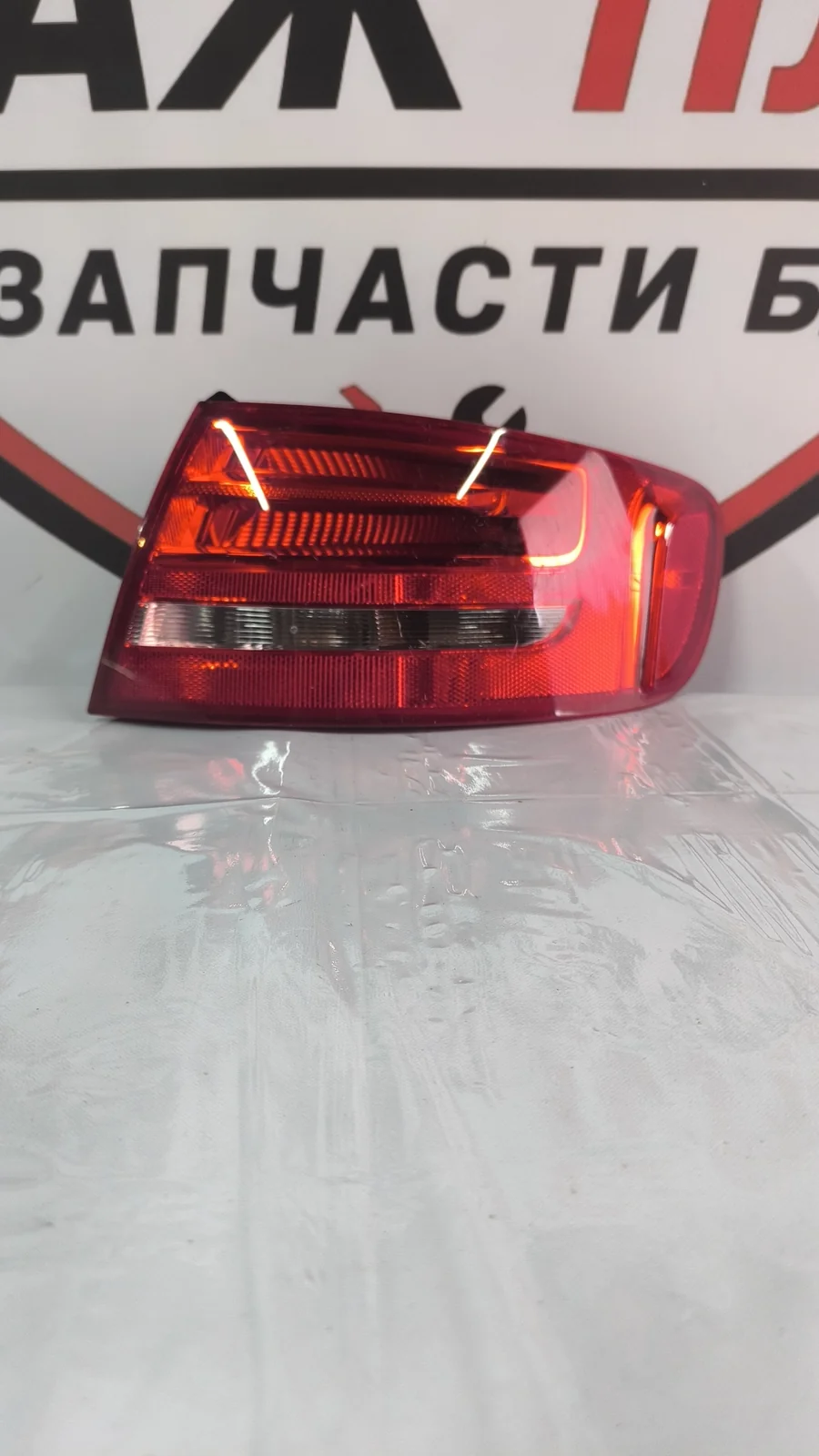 Фонарь задний правый Audi A4 B8