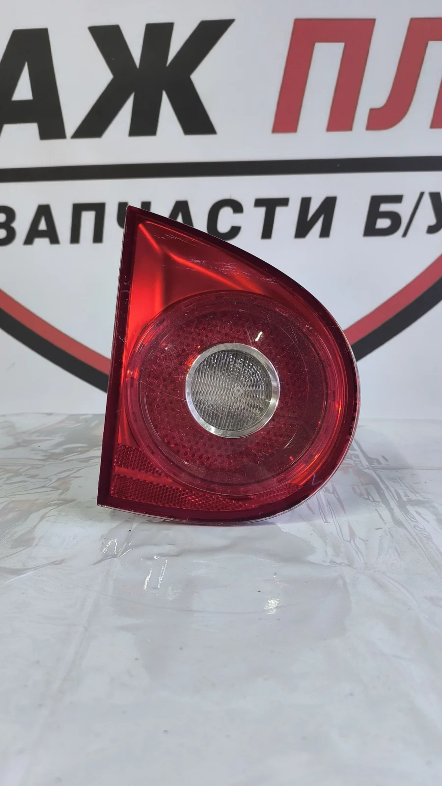 Фонарь задний левый внутренний VW Golf 5 1K