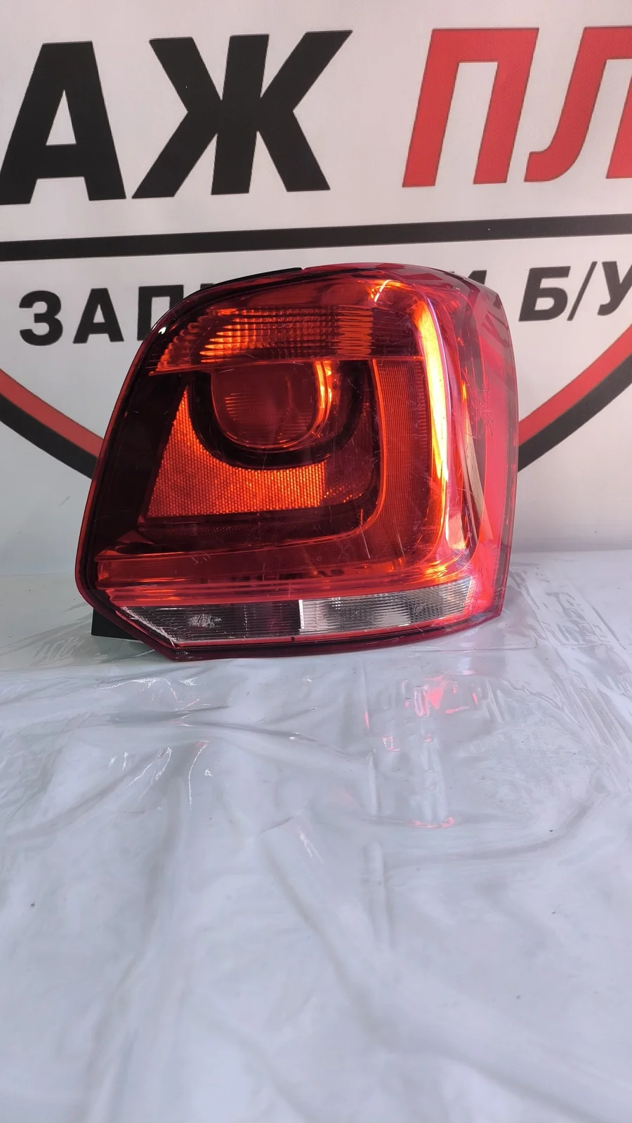 Фонарь задний правый VW Polo 5