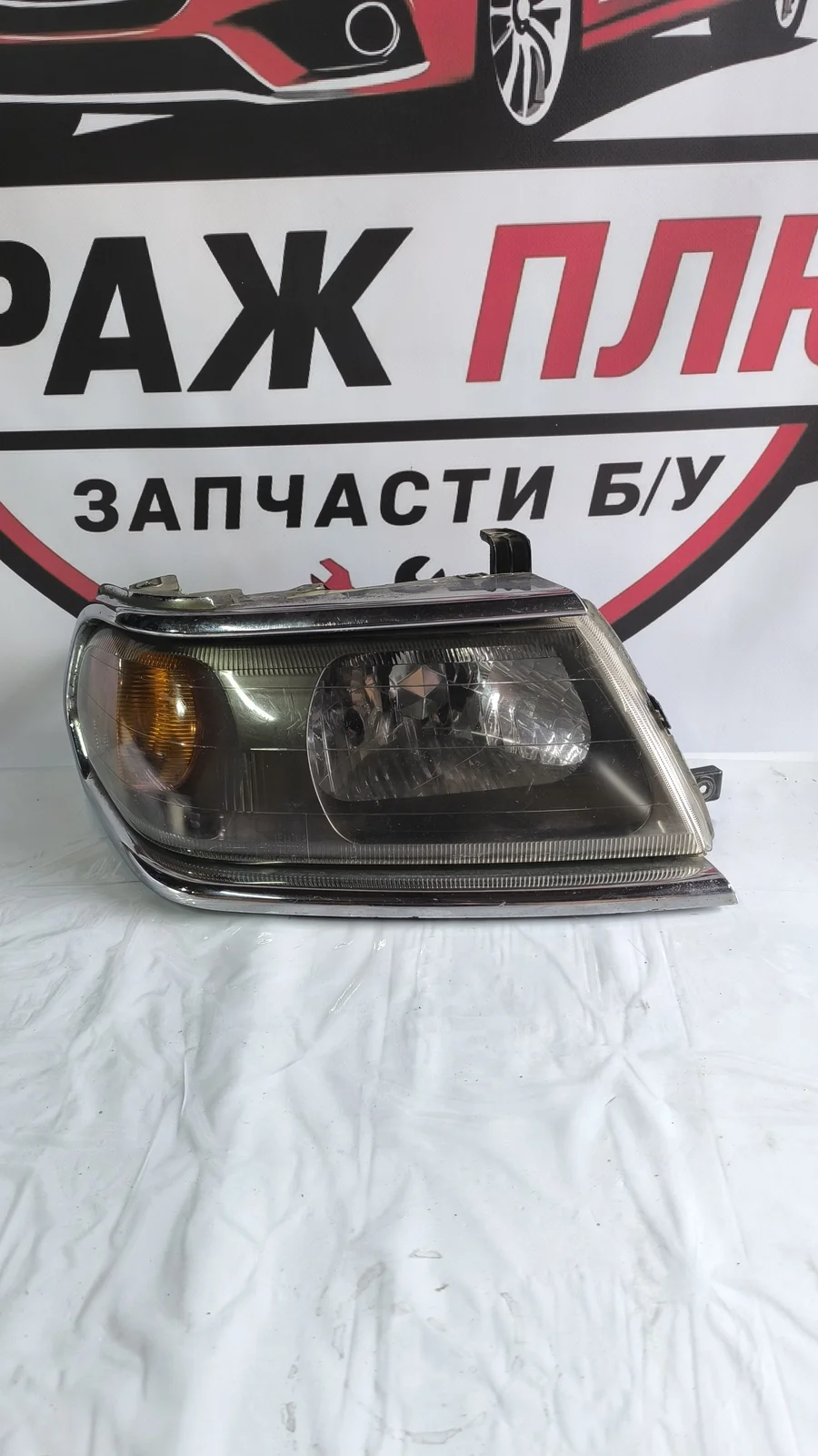 Фара правая Mitsubishi Pajero Sport / Montero