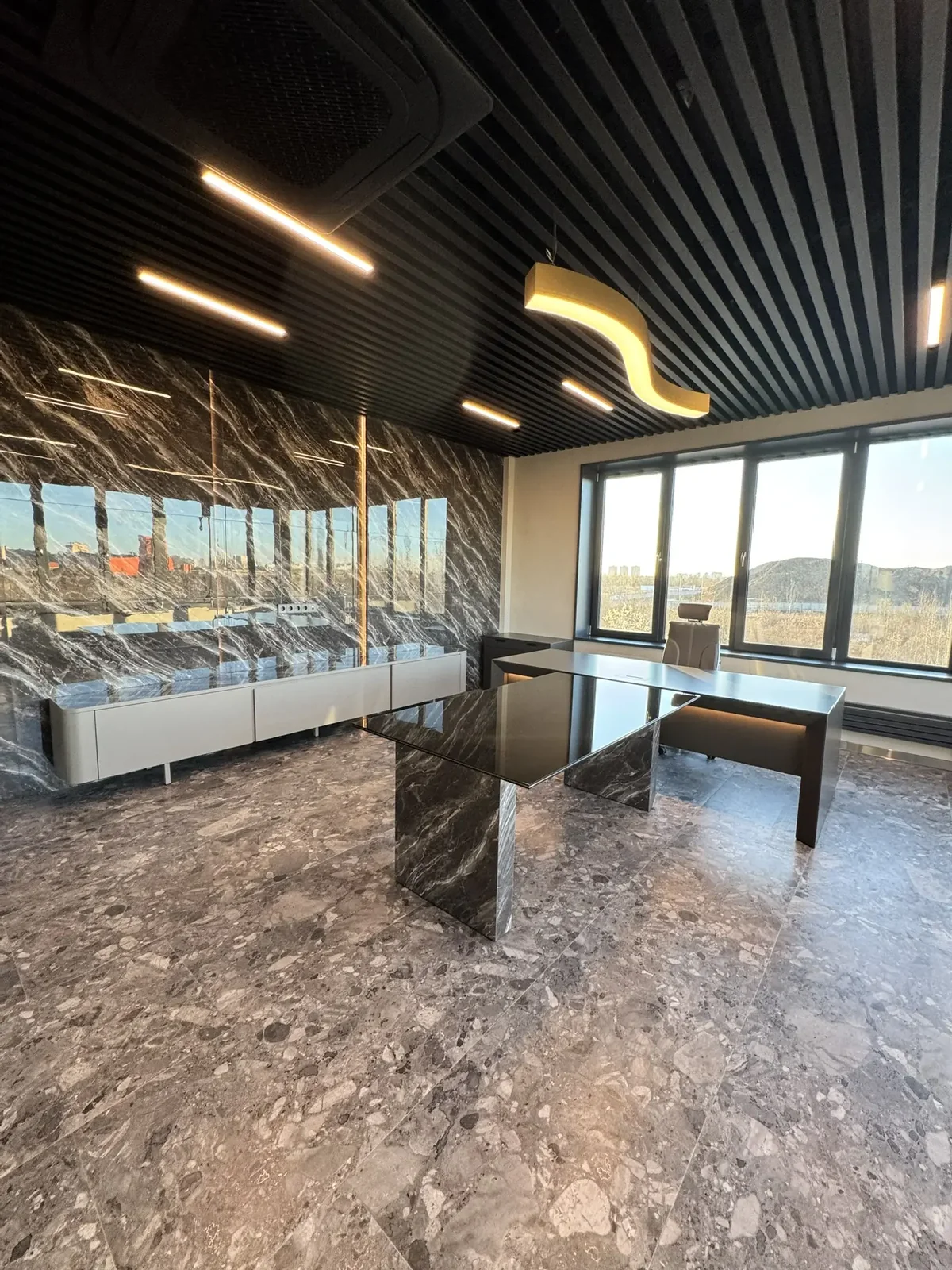 Компания Итирус-Регионы: ТВ-тумба и выкатные тумбочки