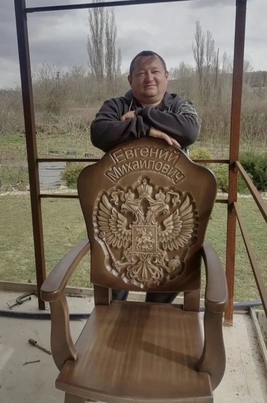 Кресло из массива ольхи у клиента
