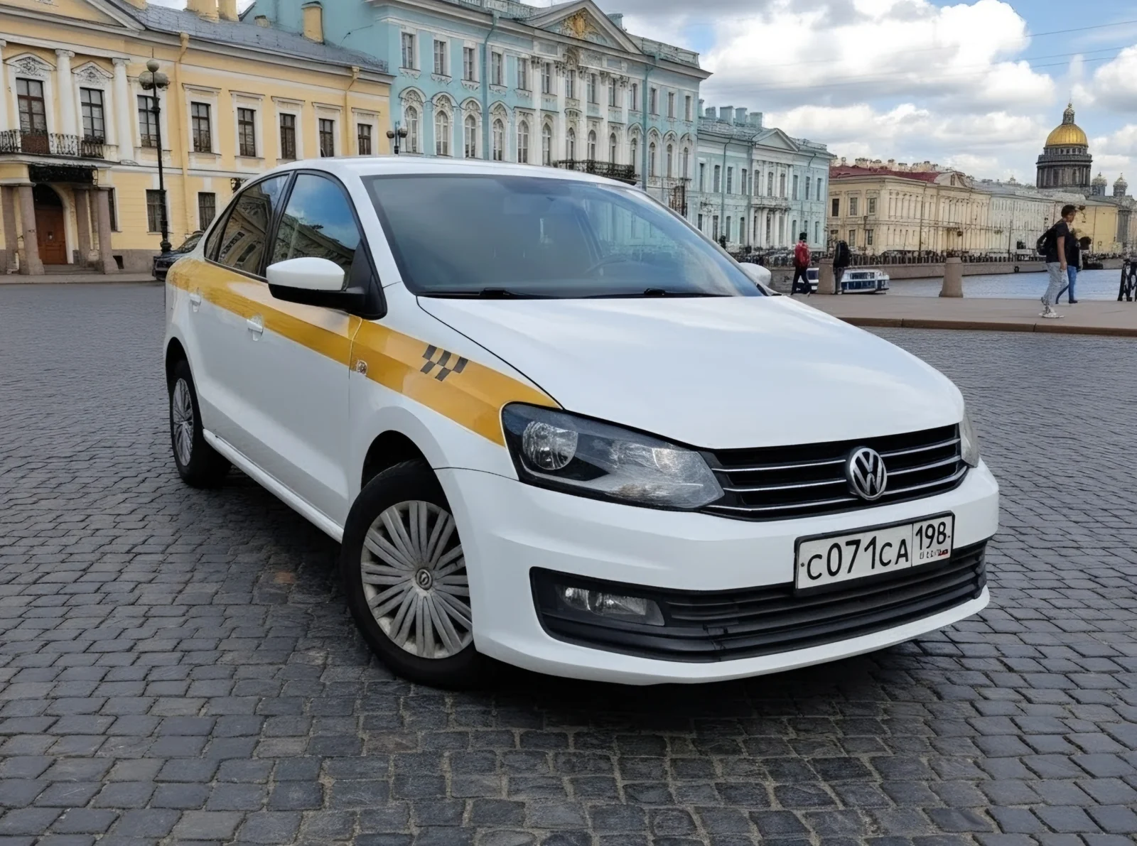Volkswagen Polo 1.6 AT оклеенный по ГОСТу