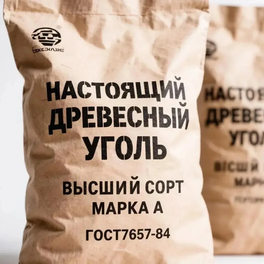 Брендированные крафт-мешки и транспортная паллета с углем под собственной торговой маркой
